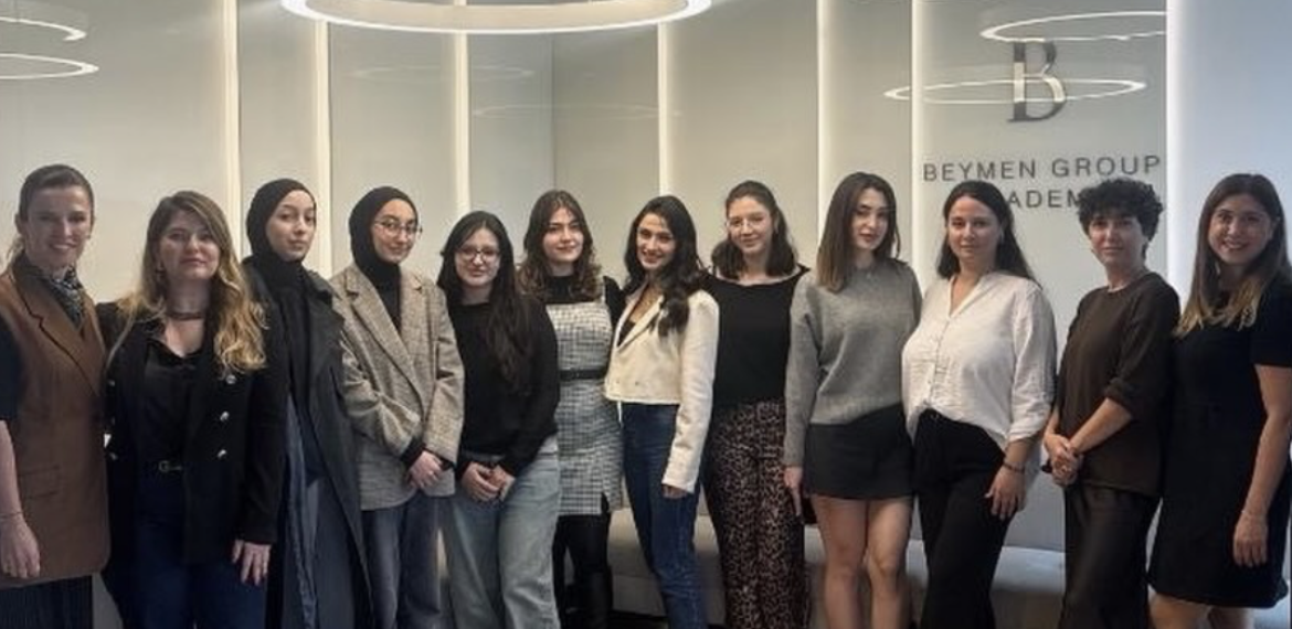 Ögrencilerimiz Öğr. Gör. Bahar Karagül ile Beymen Academy'yi ziyaret ettiler.